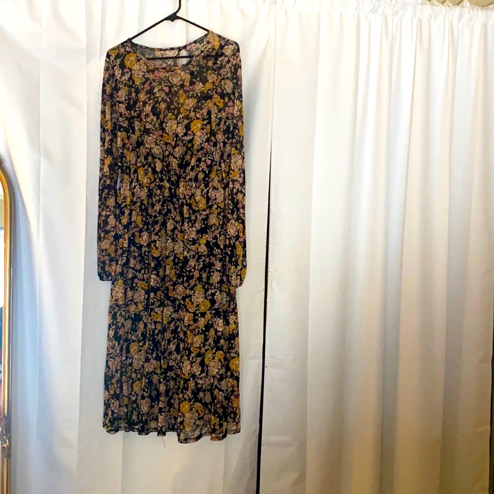 Beautiful feminine midi dress. Wild Fable